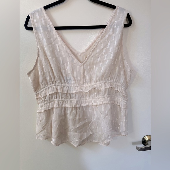NWT! Express cream blouse with metallic gold details and ruffles in size large - Picture 3 of 6